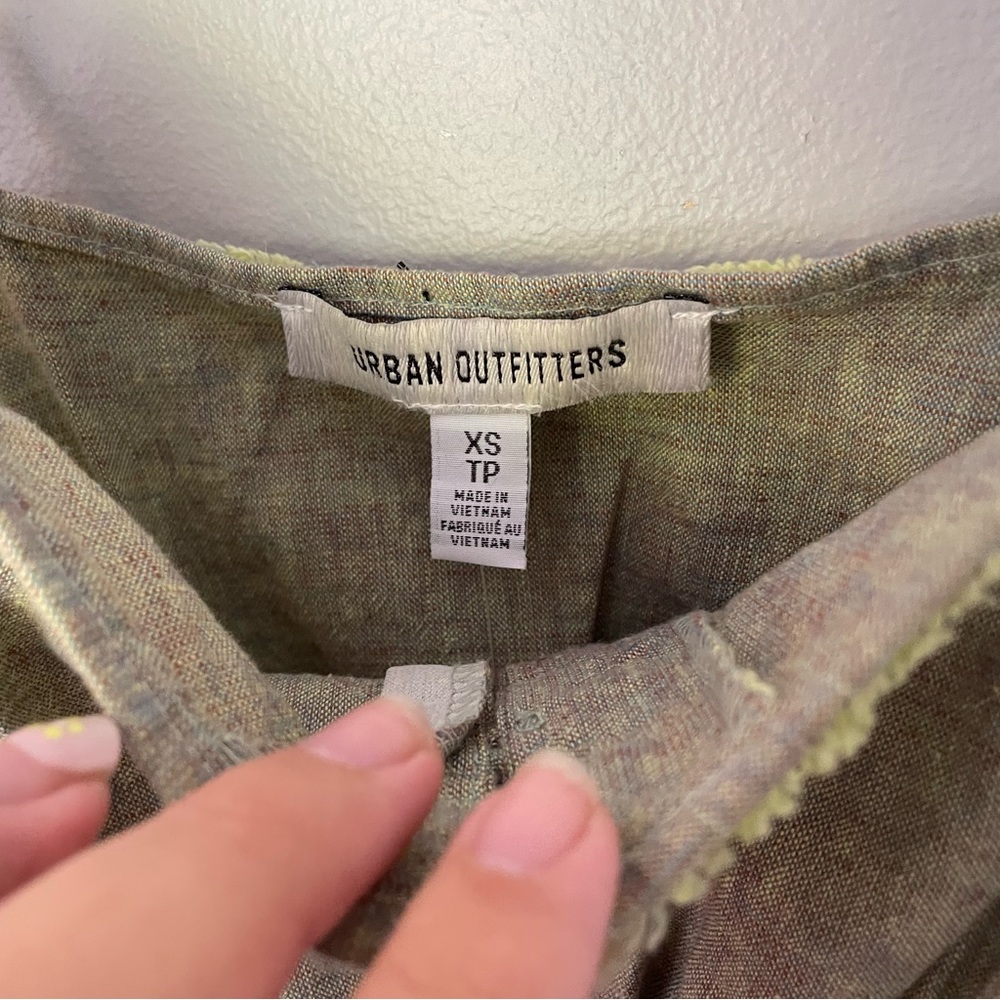 NWT Urban Outfitters Green Raw Edge Tank Top in Size XS - Picture 8 of 9